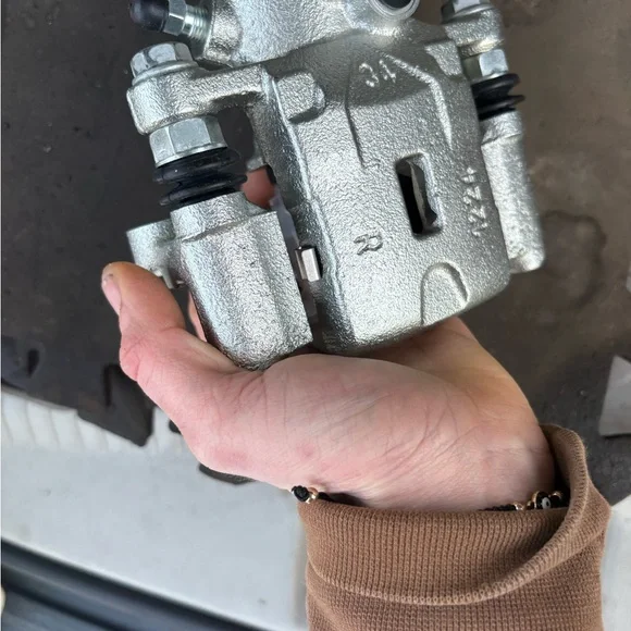 Brake Caliper for Hyundai Tiburon right rear - Picture 2 of 4